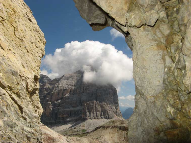 La Tofana di Rozes vista da una postazione Austriaca della Muraglia Rocciosa al Lagazuoi