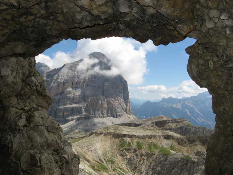 La Tofana di Rozes vista da una postazione Austriaca della Muraglia Rocciosa al Lagazuoi