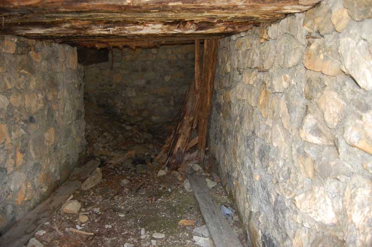 L'interno del deposito