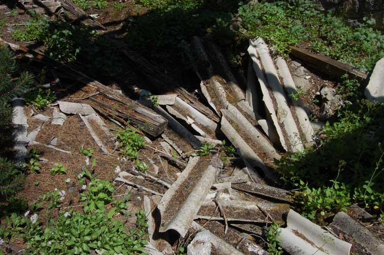 La fossa che permetteva il rinculo della canna dopo lo sparo è ormai colma di detriti
