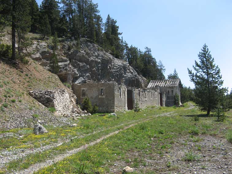 Ci lasciamo alle spalle la polveriera in caverna dell'Infernet