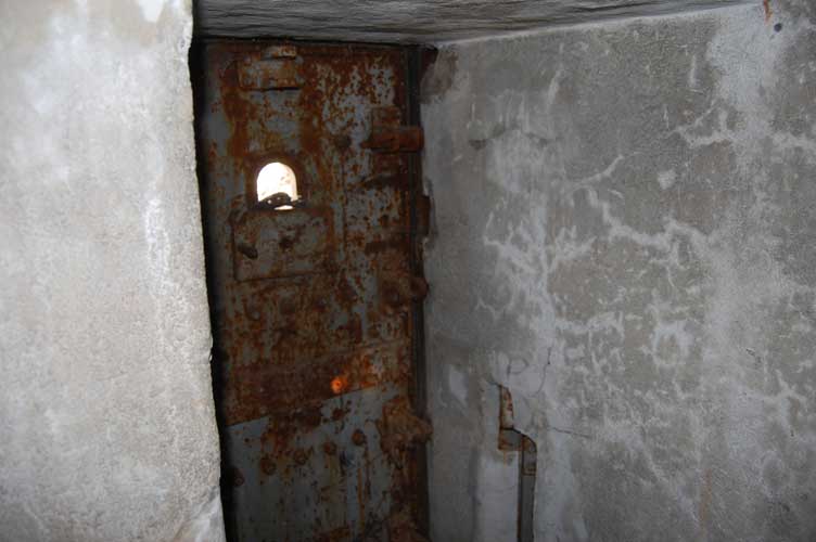 La porta dell'uscita bloccata