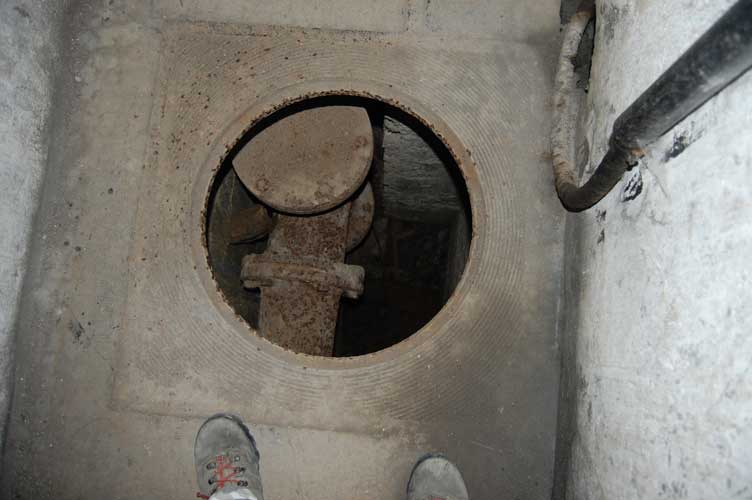Interno del tombino