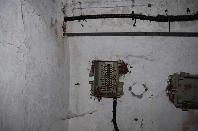 Resti di apparecchiature telefoniche