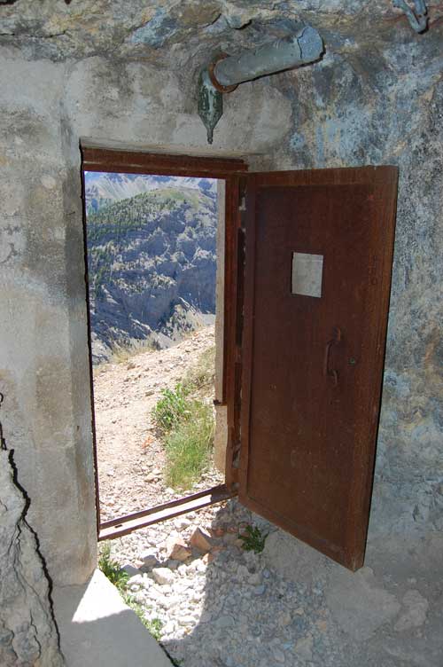 Adesso entriamo all'interno,la porta alle nostre spalle preferiamo lasciarla aperta