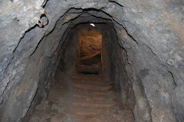 Ultimo tratto di scala e accesso alla casamatta