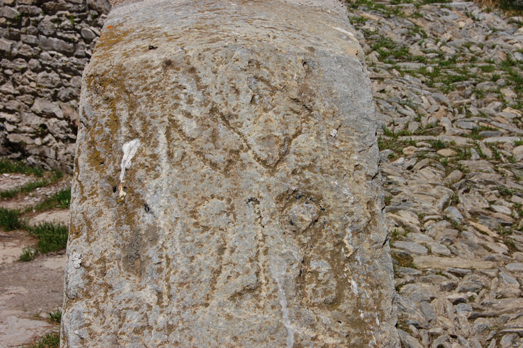 12 giugno 2014 Moncenisio Forte Roncia-Particolare della scritta W 1918 scolpita sulla testata del parapetto