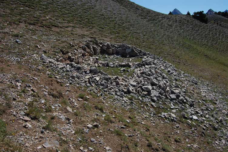 Postazione allo scoperto probabilmente francese lungo il sentiero verso il Ricovero XXI