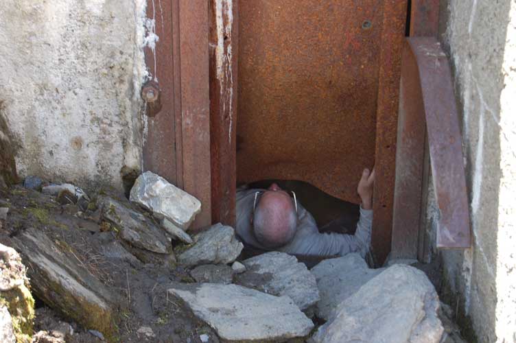Se volete seguirmi iniziamo la breve visita all'interno,non è molto comodo comunque si può entrare
