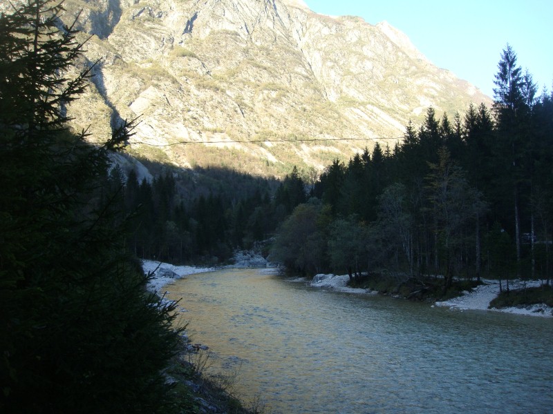Nell'area bianca a dx abbiamo gozzovigliato. Il fiume viene verso di noi