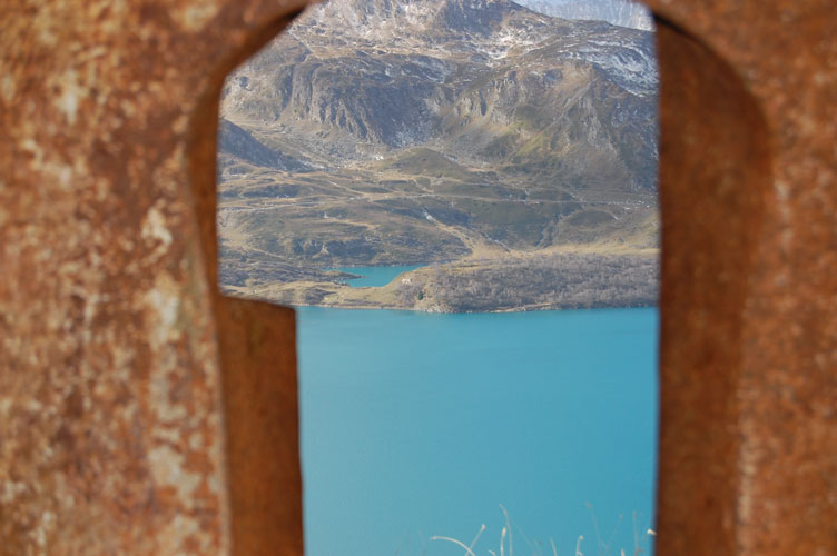 Vista dalla feritoia del pezzo da 75 della Batteria B4 al Moncenisio