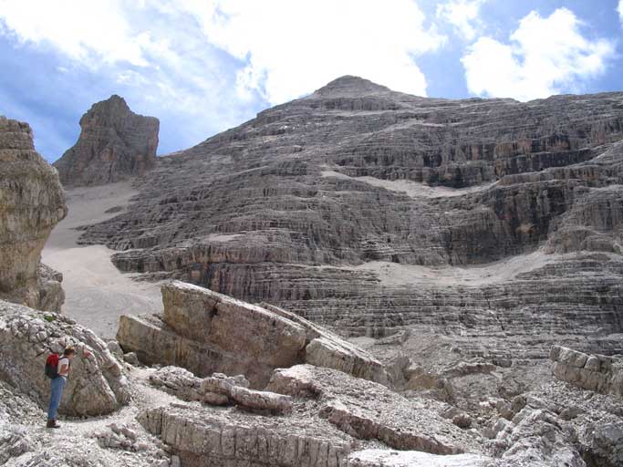 La Tofana di Rozes vista durante la salita al Rifugio Giussani