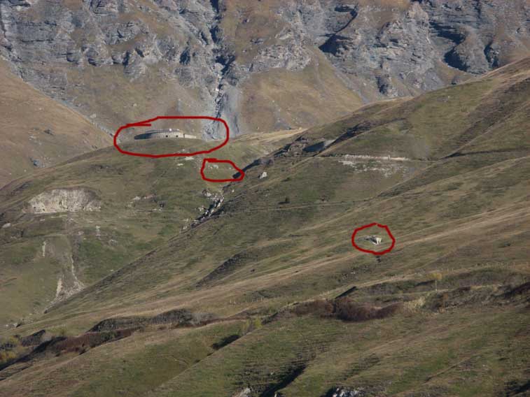Il sito della nostra visita odierna,all'interno dei cerchi rossi sono visibili partendo dall'alto il Forte Roncia,il Ricovero Roncia e il Ricovero E