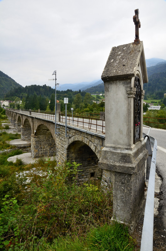 ponte di ovaro.jpg