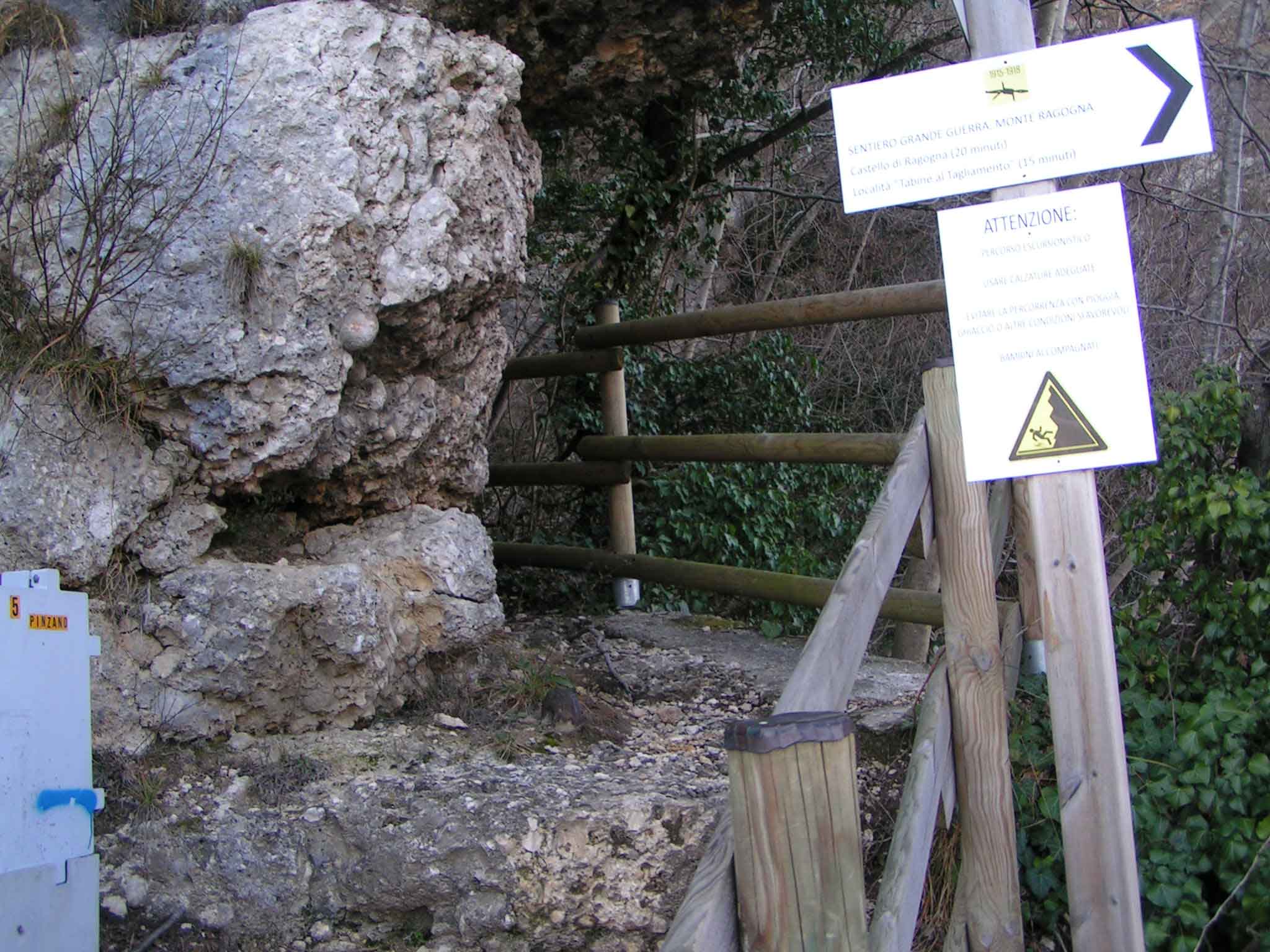 accesso del sentierino all' angolo del ponte