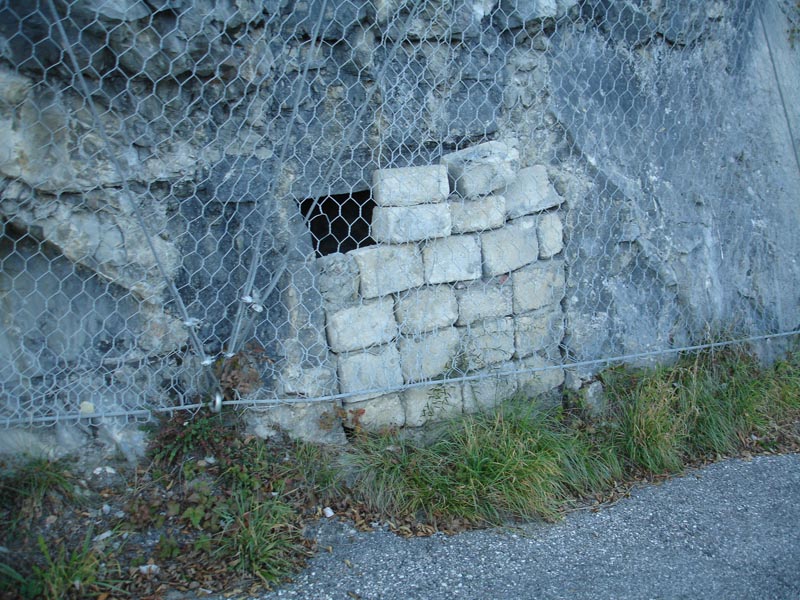 platischis  interruz stradale.JPG