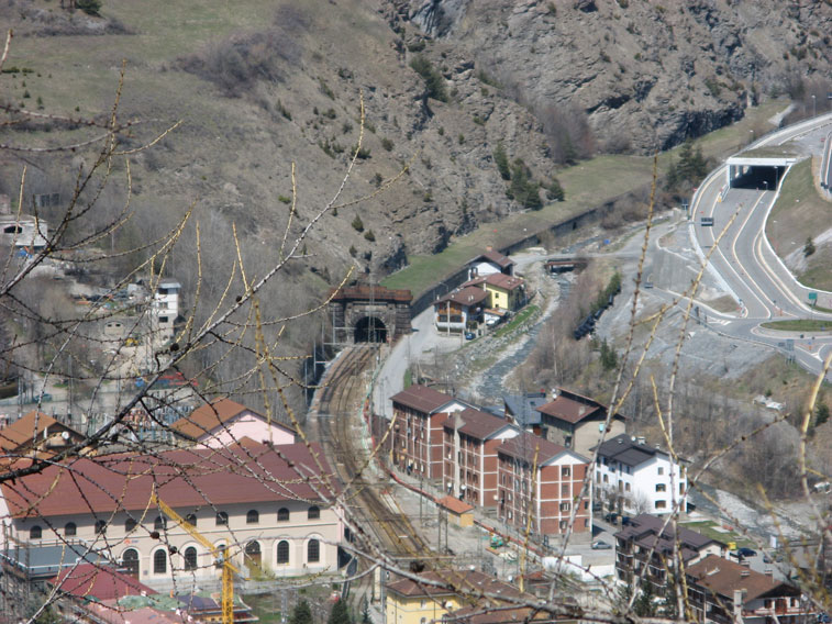 Bardonecchia-L'ingresso del tunnel ferroviario del Freius