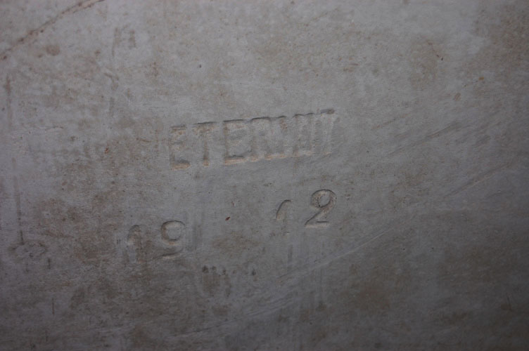 Zona di Bardonecchia-Fiancata del serbatoio in eternit e relative scritte