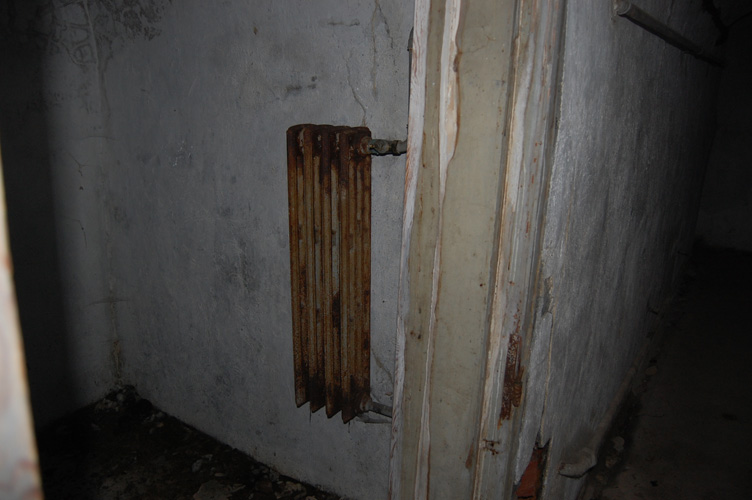 Termosifone all'interno del centralino-ricovero dell'Eyrette