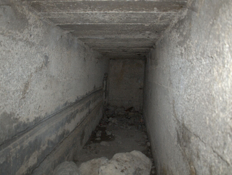 interno del fornello con le due scanalature per i cavi