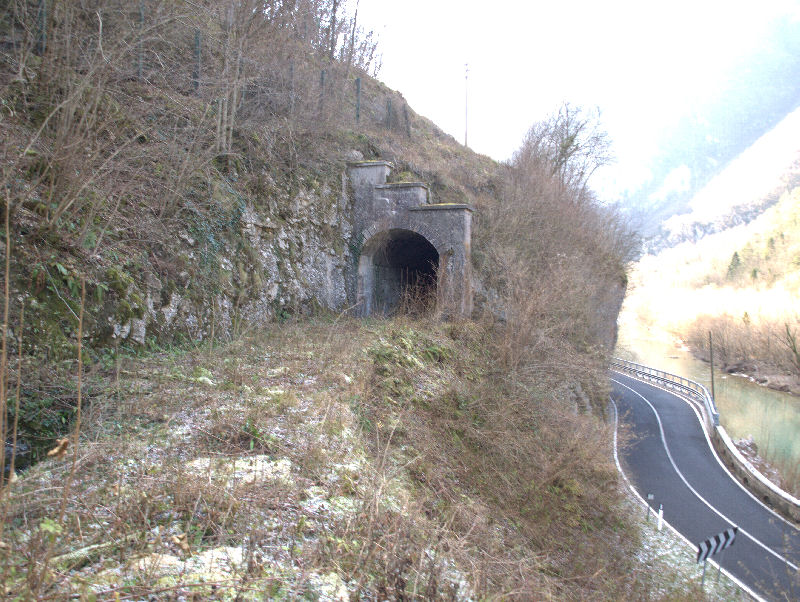 la galleria ferroviaria