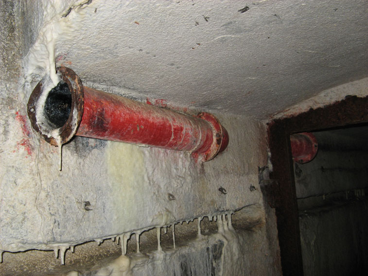 Moncenisio-Tubo dell'aria lungo la parete e scanalatura vuota