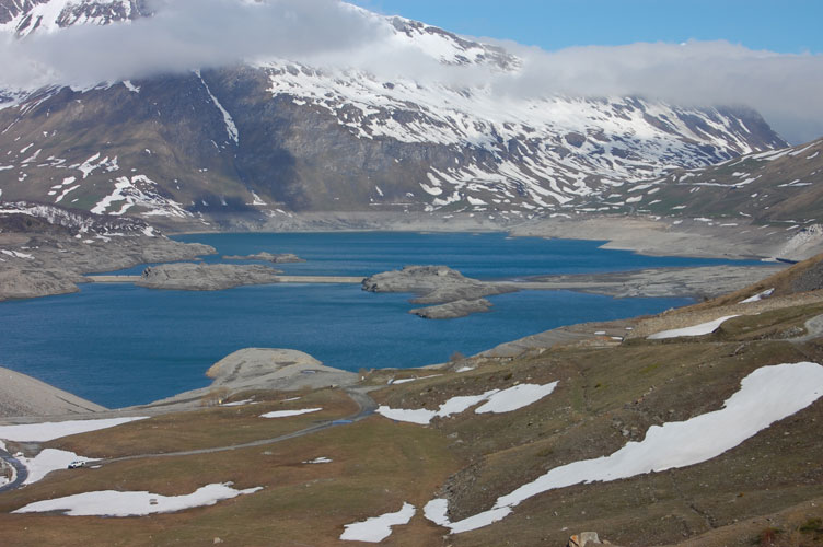 Il lago del Moncenisio visto dalla RN6,le tre dighe sono emerse,possiamo scendere