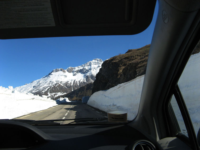 La strada del Moncenisio(RN6)è stata aperta<br />da qualche giorno ma la neve è ancora presente