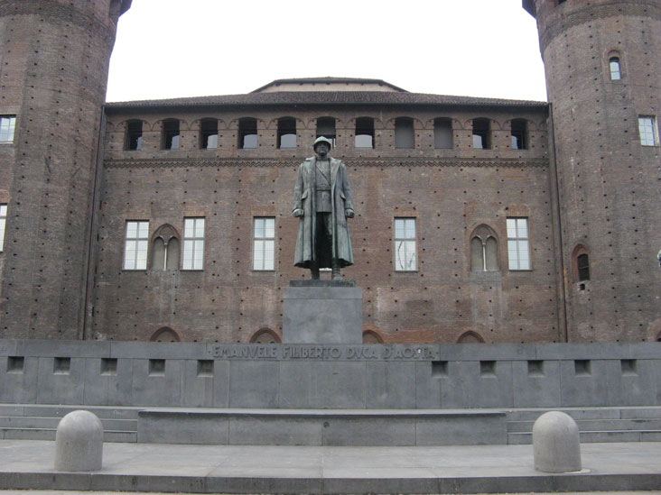 19 maggio 2015 Torino-Monumento a Emanuele Filiberto Duca di Aosta,Comandante la III Armata e sepolto a Redipuglia