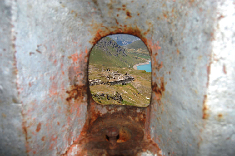 Centro di Fuoco 12 Moncenisio-Vista dalla feritoia della piastra a minimo spessore frontale