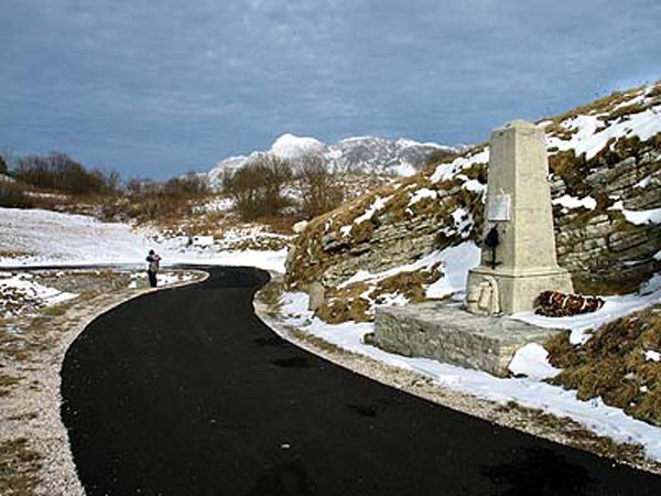 8057A.jpg  mon. biv.  Zanuso_1.jpg