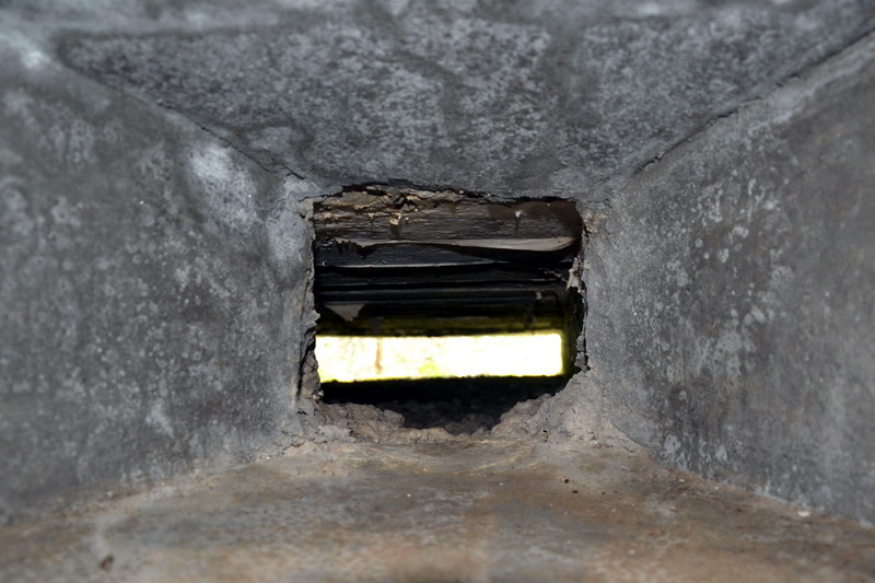 Una delle due feritoie dell'osservatorio probabilmente di tipo attivo
