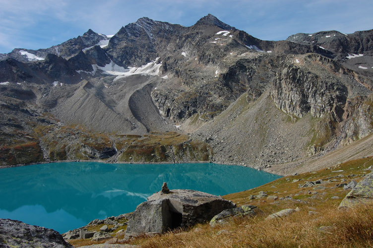 Postazione 71 Caposaldo Orco-La Postazione 71,il lago Serù e sullo sfondo la zona del cono terminale dell'ex ghiacciaio della Capra