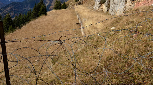 nota il filo spinato di ultima generazione con la zincatura integra