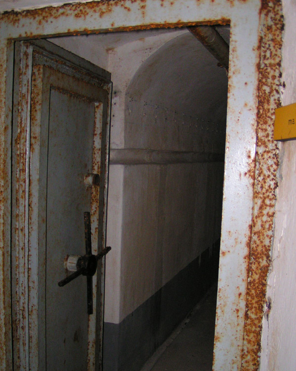 accesso.post.M.10-0685.jpg