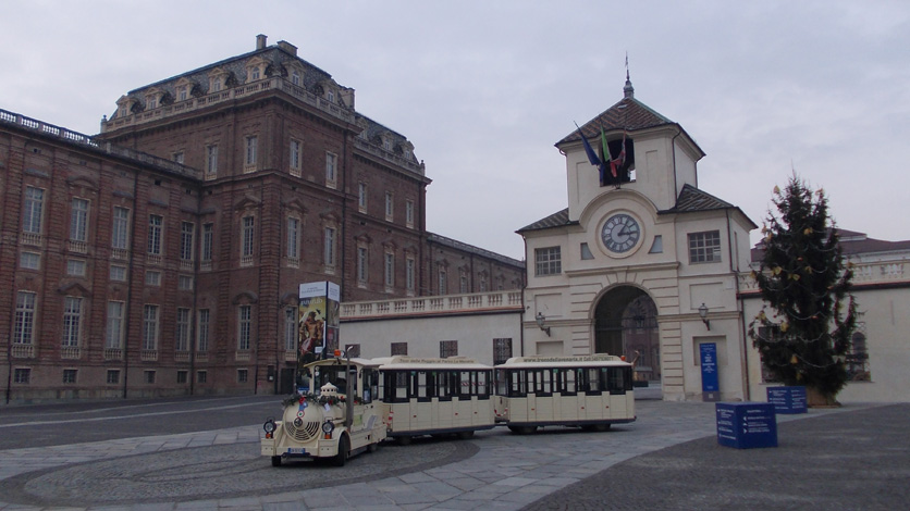 13 dicembre 2015 Venaria Reale-Piazza Repubblica,la Reggia e la Torre dell'orologio