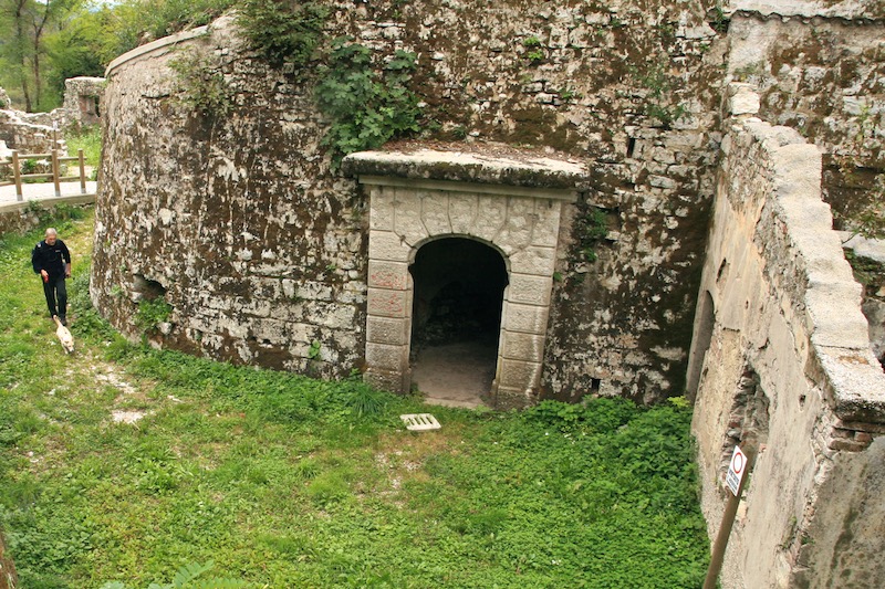 entrata deposito munizioni