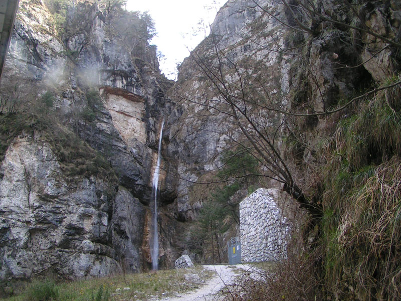 cascata.dietro.stazione.Moggio-0431.jpg