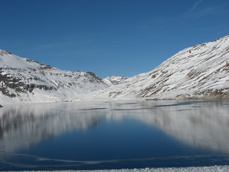 Moncenisio-Il lago e riflessi invernali