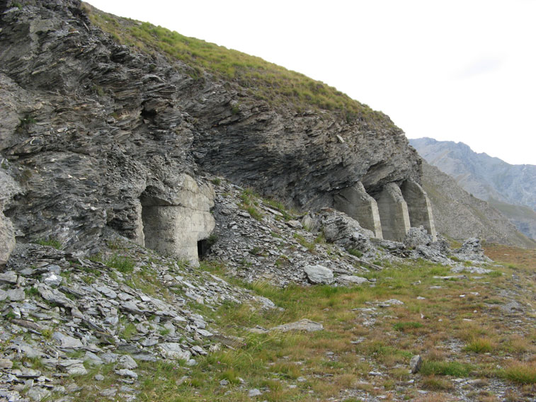 La fine della strada militare Bardonecchia-Melmise e l'ingresso della Batteria