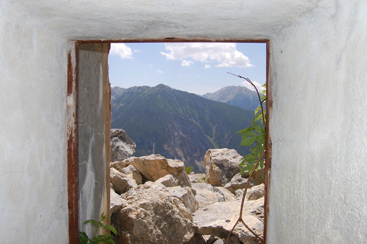 Eyrette-Guardando dall'ingresso del Ricovero_Centralino in caverna