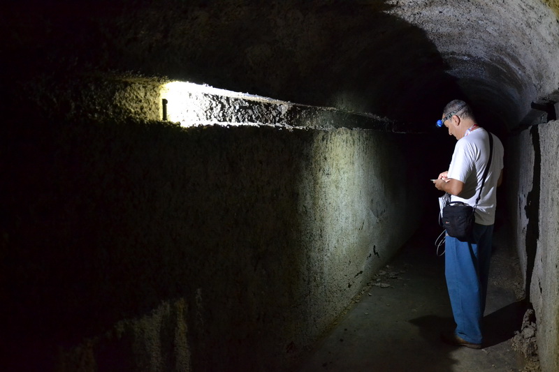 Qui doveva esserci la lunga scala per l'ingresso alto