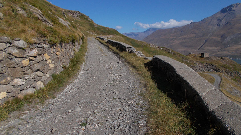 Muro di contenimento e parapetto
