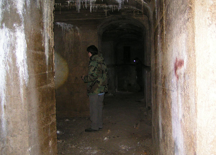 inizio tunnel di collegamento tra ricoveri e Opere 14 e 15