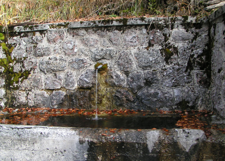 la fontana tra i Ricoveri 18 e 18bis