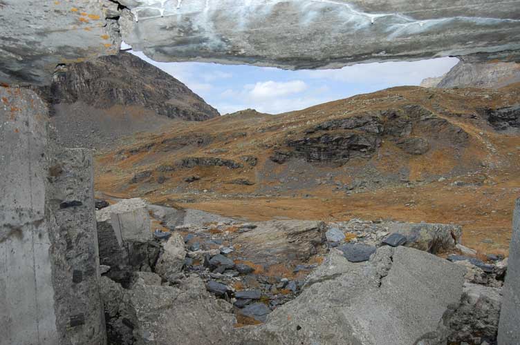 ........e guardiamo fuori.Questo era il campo di tiro della mitragliatrice