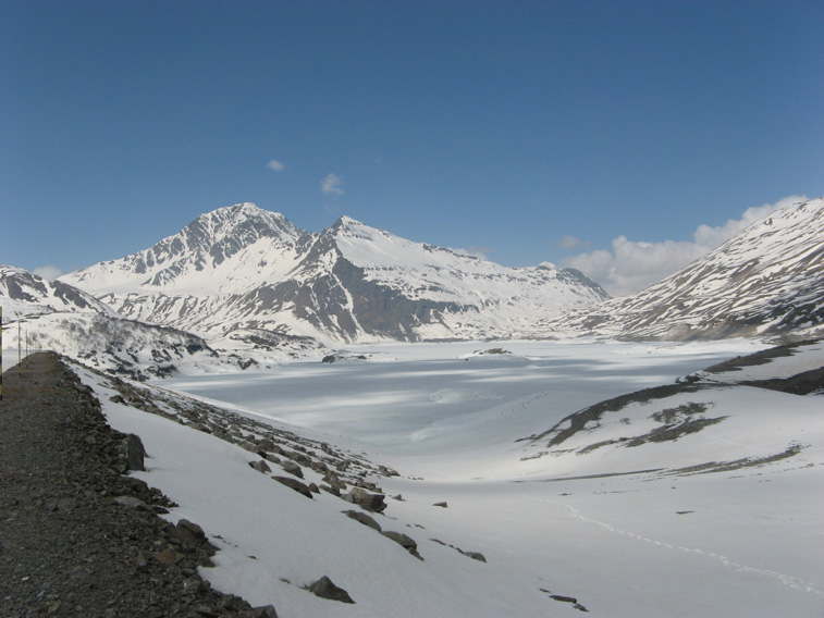 Moncenisio-Luci ed ombre sul lago ghiacciato