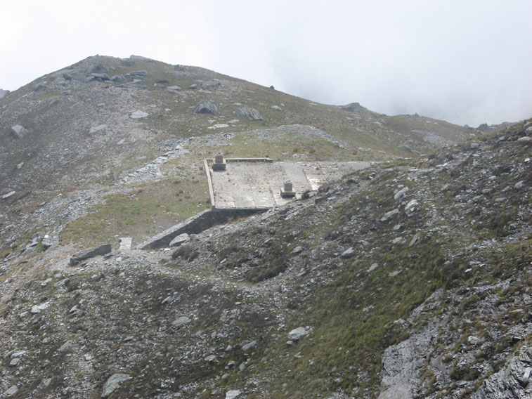 Abbiamo appena lasciato il Col Clapier e stiamo arrivando alla casermetta