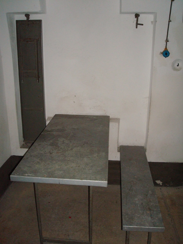 PCO08 tavola e panche.JPG