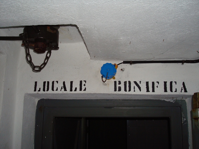 PCO04 locale bonifica.JPG